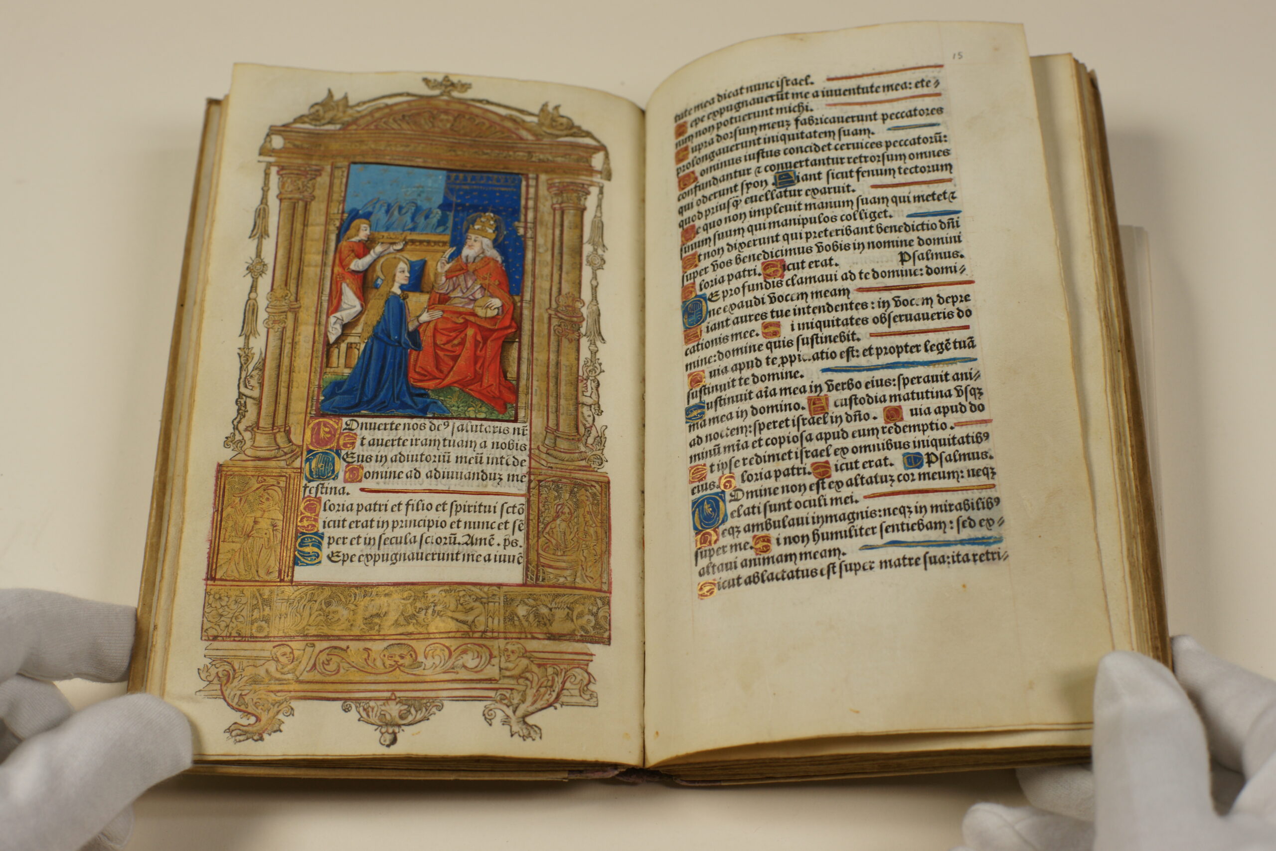 Restaurer le manuscrit des heures à Rome